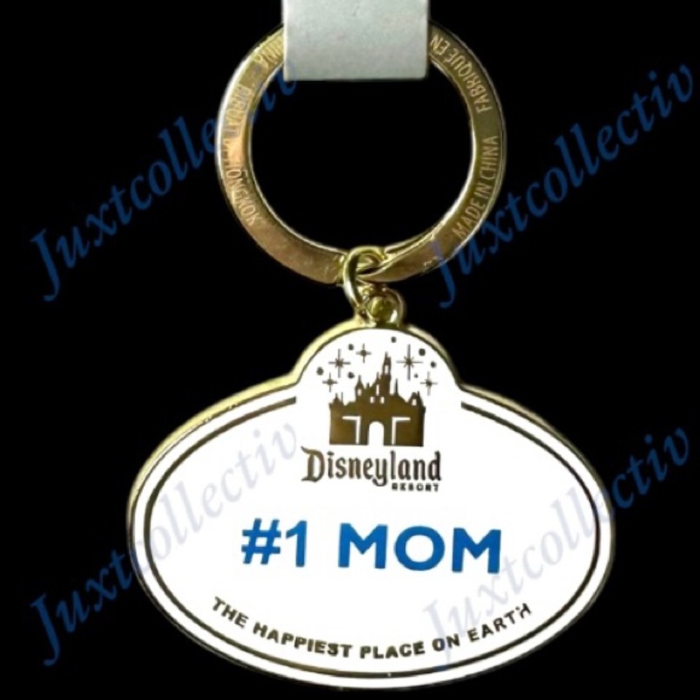 NWT Disneyland Name Tag #1 Mom Keychain
